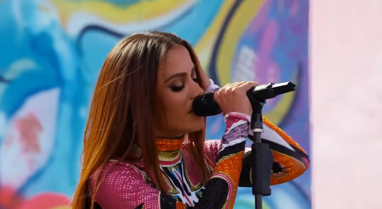 <p>Outro momento emblemático de sua carreira foi a apresentação no Coachella, um dos maiores festivais de música do mundo, realizado anualmente no deserto da Califórnia. Na ocasião, Anitta tornou-se a primeira artista brasileira a subir ao palco principal do evento.</p>
