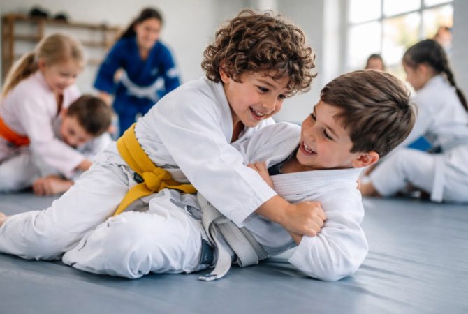Jiu-jitsu: disciplina, defesa e equilíbrio para adultos e crianças