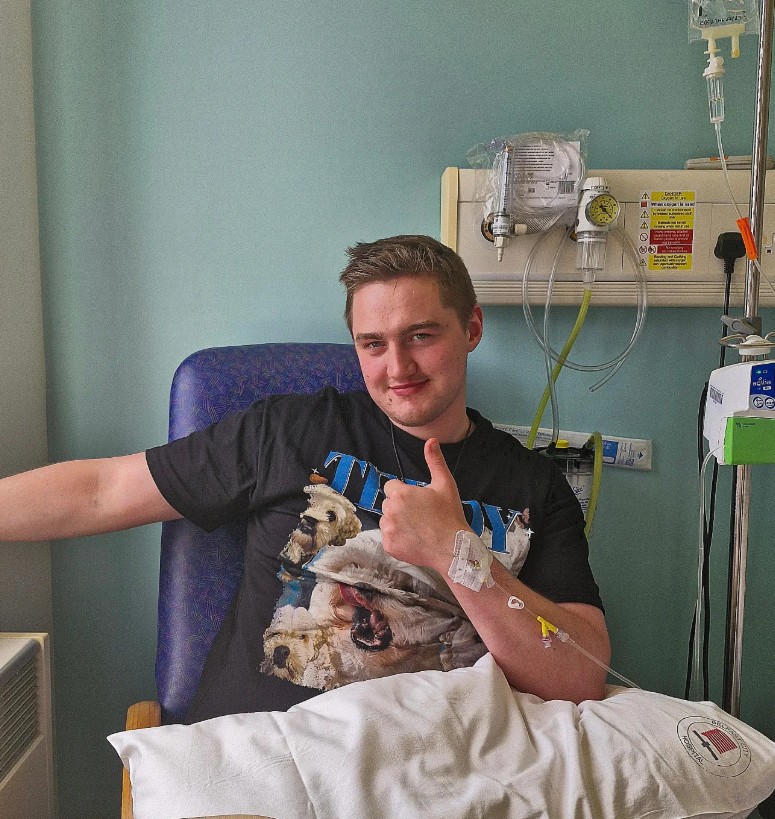 <p>Na mensagem, afirmou que decidiu tornar pública a informação sobre o estágio avançado da doença por considerar difícil comunicar cada pessoa individualmente. Também destacou que pretende dedicar o tempo restante à família e aos amigos.</p>
