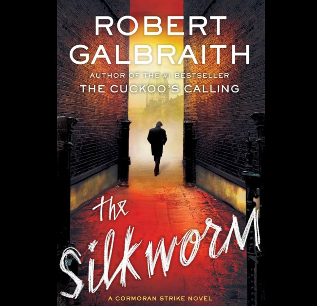 <p>The Silkworm (2014) – (O Bicho-da-Seda) – Um escritor desaparece após entregar um manuscrito satírico que ridiculariza várias figuras do meio literário. Quando ele é encontrado morto, o detetive Strike precisa descobrir qual dos muitos ofendidos poderia ter cometido o crime.</p>
