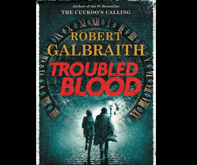 <p>Troubled Blood (2020) – (Sangue Revolto) – Strike e Robin investigam o desaparecimento de uma médica ocorrido décadas antes. O caso envolve testemunhos contraditórios, pistas antigas e até estudos de astrologia. A dupla precisa reorganizar fragmentos do passado para resolver o mistério.</p>
