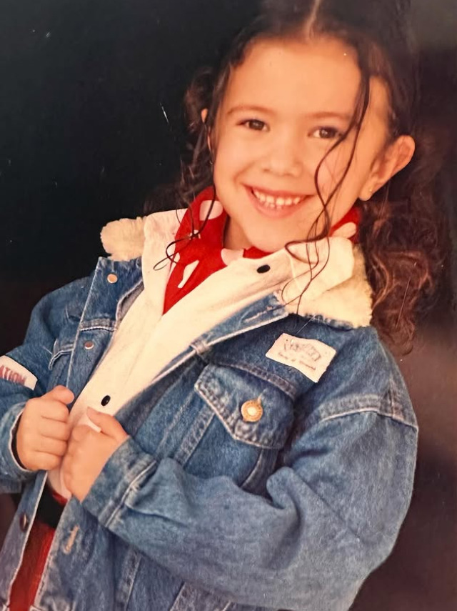 <p>Também participou do seriado “Caça Talentos”, ao lado de Angélica, e de diversos episódios de “Você Decide”. Esteve presente em especiais de fim de ano e em programas da emissora, incluindo atrações comandadas por Chico Anysio, além de ter sido uma das apresentadoras mirins do “Criança Esperança”.</p>
