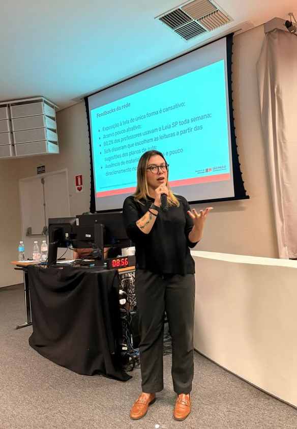 <p>Afastada das novelas há mais de 20 anos, utiliza as redes sociais como principal canal de comunicação com o público. Por meio dessas plataformas, compartilha aspectos de sua rotina e de sua trajetória profissional, além de indicar leituras, comentar obras literárias, filmes e séries, e incentivar o desenvolvimento do hábito da leitura.</p>
