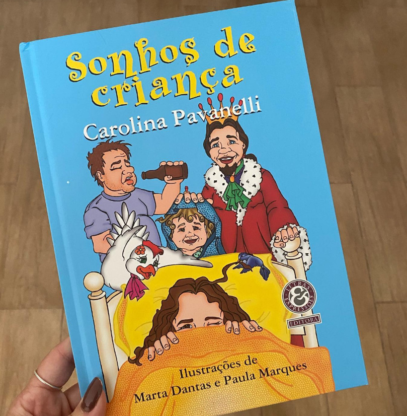 <p>Além da atuação na educação, Carolina também se dedica à escrita e já publicou alguns livros. O primeiro, “Sonhos de Criança”, foi lançado em 1997 pela Editora Letras e Expressões, quando ela tinha apenas 10 anos de idade, e marcou o início de sua trajetória no mercado editorial.</p>
