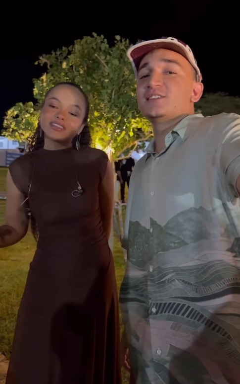 <p>Em 2023, recebeu indicação ao “Prêmio Multishow” na categoria Brasil por uma música em parceria com João Gomes. Já em 2024, foi apontada como um dos expoentes da música pernambucana pela revista “Marie Claire” e pelo jornal “O Globo”.</p>
