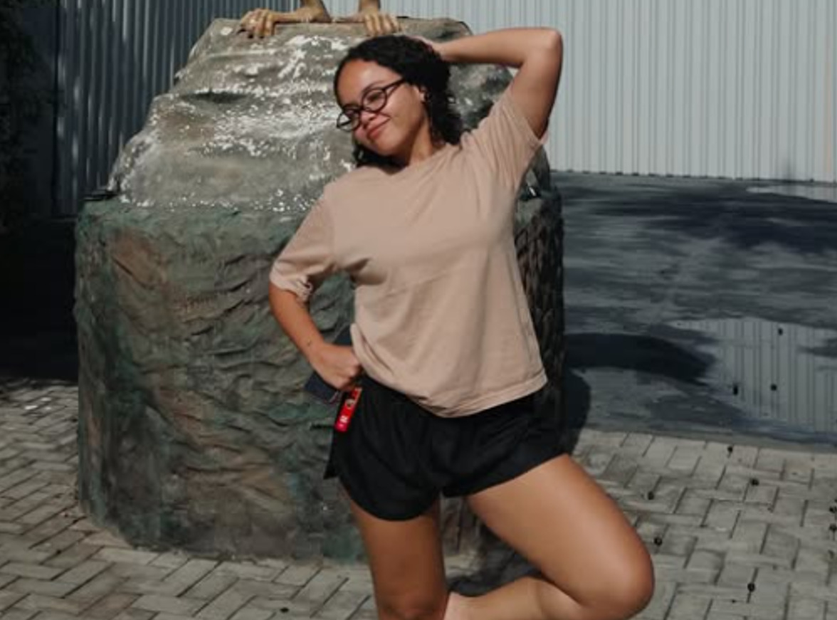 <p>Nascida em 1º de fevereiro de 1998, em Recife, Pernambuco, Joyce Alane é uma cantora e compositora pernambucana que imprime sua identidade nas próprias canções. Inspirada por vivências pessoais e pelo cotidiano, suas letras abordam emoções e experiências com as quais o público se identifica.</p>
