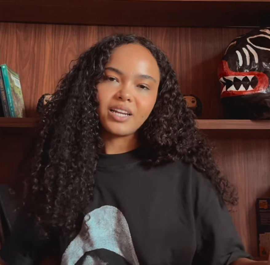 <p>“Muitos artistas desistem do seu trabalho autoral ou do seu estilo porque outro gênero musical faz mais sucesso, e fazer cover pode parecer mais promissor. Mas nada é mais importante do que manter sua identidade musical e acreditar nela. Dentro da MPB, existe muita gente boa e, para me destacar, uso como uma fortaleza minhas raízes nordestinas”, afirmou.</p>
