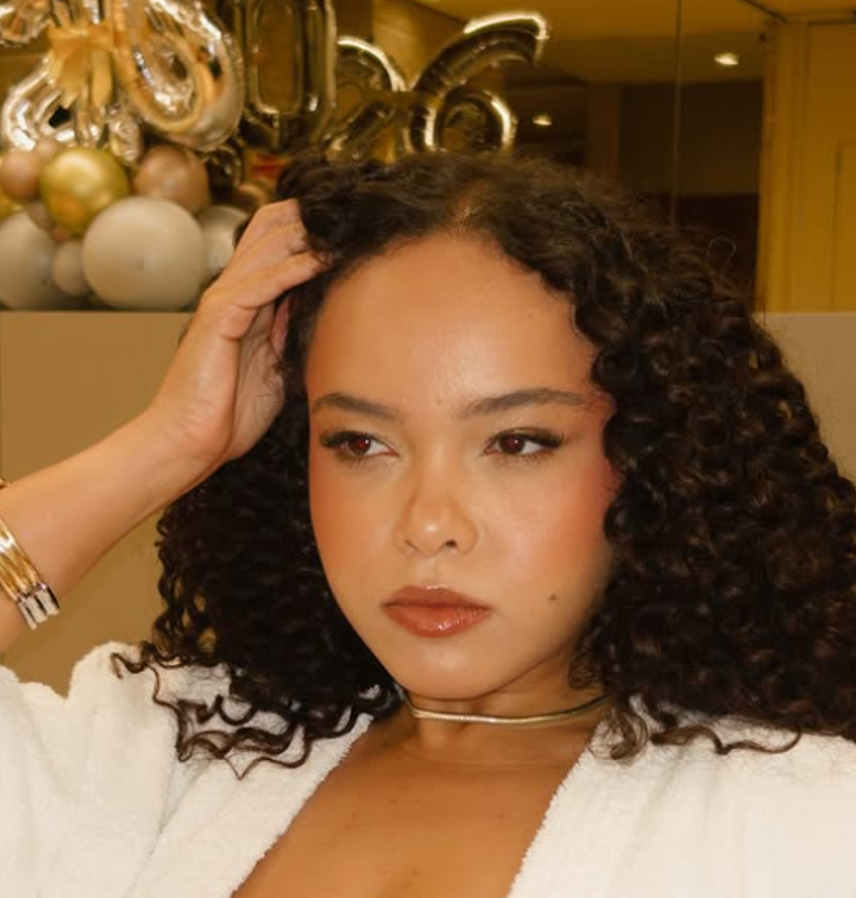 <p>Desde a pandemia de COVID-19, a presença da cantora nas redes sociais, que já conta com mais de 500 mil seguidores, e no cenário musical cresceu significativamente. Ela passou a participar de festivais importantes e a figurar entre os indicados em premiações nacionais e internacionais.</p>
