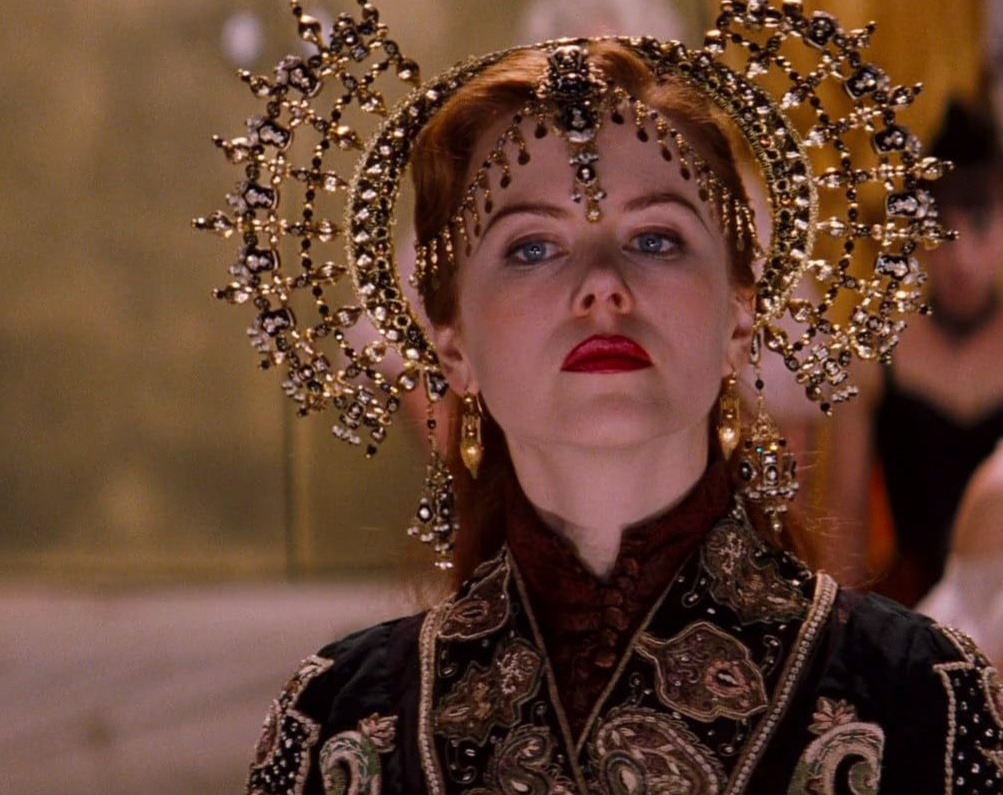 <p>O coreógrafo do filme, John O’Connell, contou à revista “Entertainment Weekly”, em 2021, que a presença de Nicole Kidman foi fundamental para tornar o longa memorável. “Ela é louca, no bom sentido, e isso dá para ver na carreira dela. Ela se joga e assume o risco. O trapézio de uma das cenas era incrivelmente alto e ela simplesmente subiu duas vezes e disse: ‘Sim, estou bem’”, afirmou.</p>
