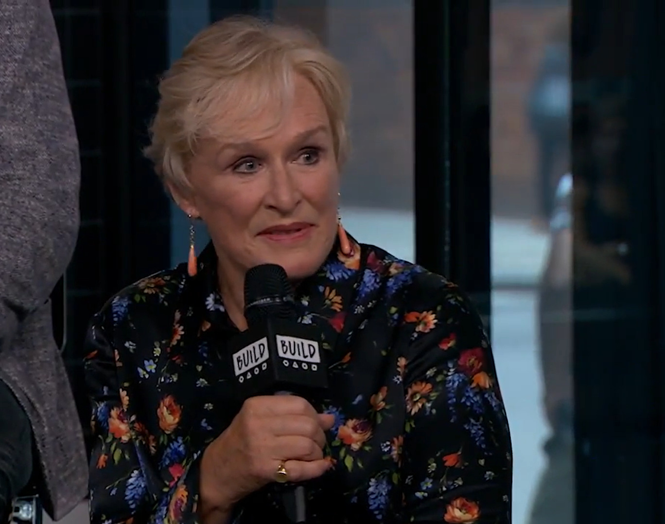 <p>“Meus pais eram verdadeiras ovelhas negras em Greenwich. O ambiente era muito elitista, e essa era a nossa herança. Meus avós fundaram o Round Hill Country Club, mas nunca participamos desse tipo de vida. Sempre tive certo orgulho disso.” afirmou a atriz certa vez.</p>
