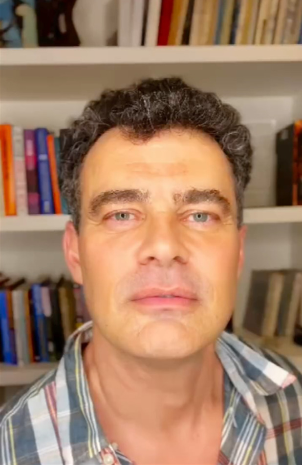 <p>No cinema, destacou-se em “Onde Andará Dulce Veiga?”. Ambientado nos anos 1980, o filme acompanha um jornalista que decide investigar o desaparecimento da cantora Dulce Veiga, ocorrido nos anos 1960. Durante a busca, ele percorre diferentes regiões do Brasil e se envolve de forma crescente com a história da filha da artista.</p>
