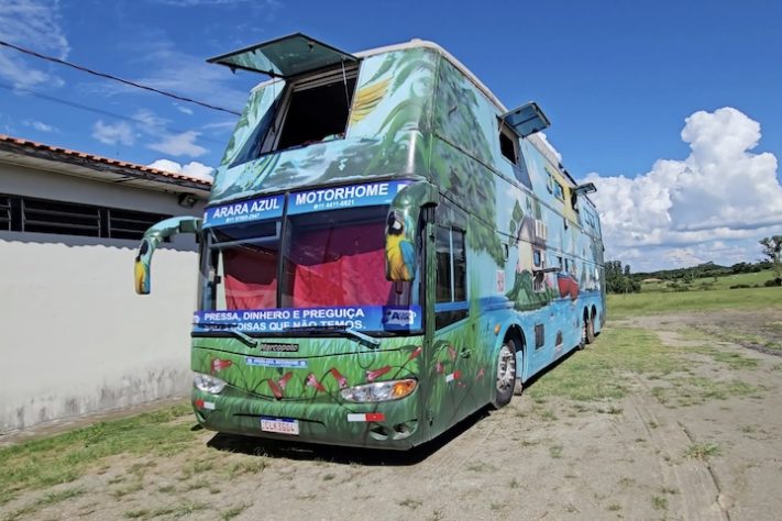 Casal vive em mansão sobre rodas e leva vida na estrada – Reprodução/Sítio da Erika