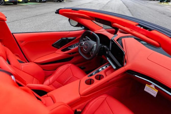 Novo carro de Zezé Di Camargo, de quase R$ 2 milhões, chama atenção