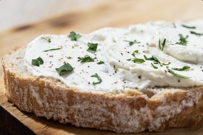 Cream cheese – Freepik/chandlervid85