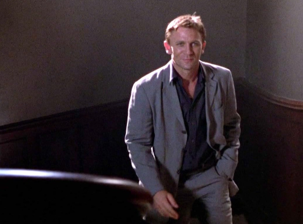 <p>Na primeira metade da década de 2000, Craig passou a aparecer com mais frequência em produções de Hollywood. Ele assumiu papéis coadjuvantes como um administrador de terras em “África dos Meus Sonhos”, o interesse amoroso Alex West da personagem de Angelina Jolie em “Lara Croft: Tomb Raider”, e o filho de um gângster interpretado por Paul Newman em “Estrada para Perdição”, entre outros.</p>
