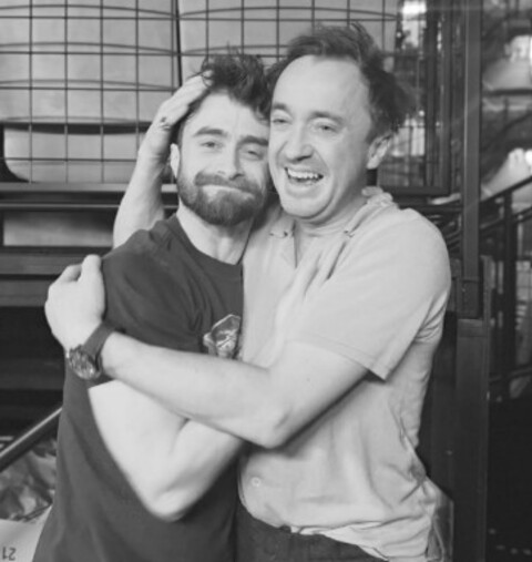 <p>Felton registrou o momento ao lado do amigo e publicou a foto nas redes sociais com a legenda “Vassouras na Broadway”. Atualmente, Radcliffe está em cartaz com a peça “Every Brilliant Thing”, monólogo premiado com o Tony.</p>

