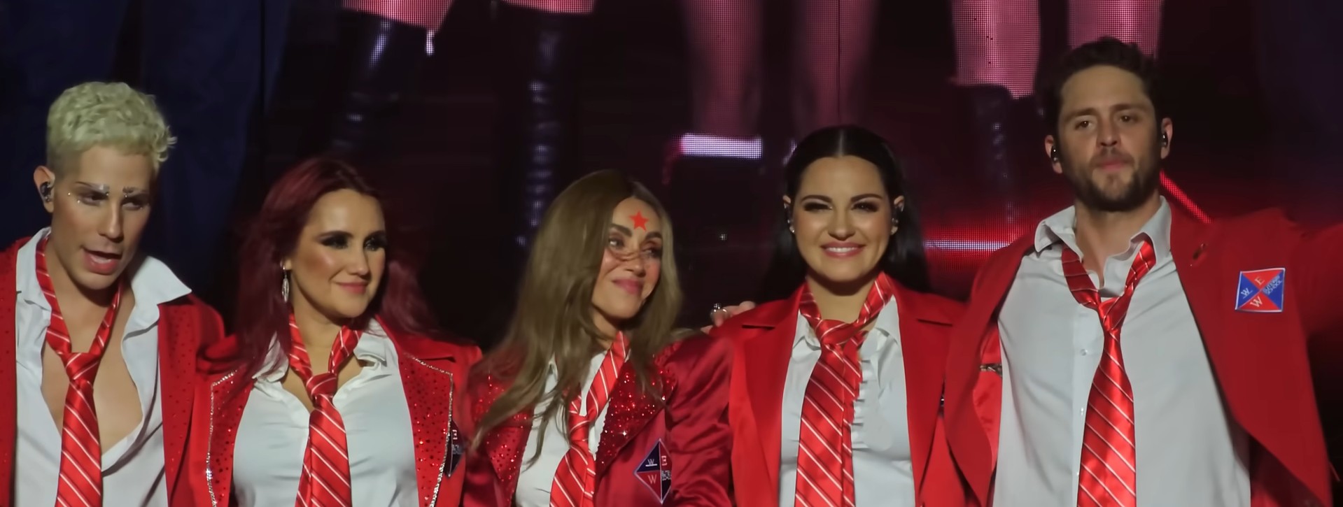 Da novela surgiu o grupo RBD, que se tornou um fenômeno mundial, especialmente na América Latina, incluindo o Brasil. No país, o grupo realizou turnês com ingressos esgotados e fez um show marcante no Estádio do Maracanã em 2006. Também lançaram a série “RBD: La Familia”, que retratava uma versão fictícia da vida dos integrantes. O grupo se separou em 2008 e, em 2023, sem Poncho, voltou aos palcos com a Soy Rebelde Tour, com apresentações nos Estados Unidos, Colômbia, Brasil e México.
