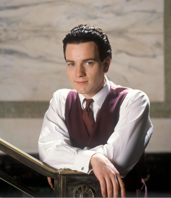 <p>McGregor estudou em diversos teatros na Escócia antes de se mudar para Londres, onde passou três anos na “Guildhall School of Music and Drama”. No entanto, deixou o curso pouco antes de se formar, após conseguir um papel na minissérie de TV “Batom no Colarinho”, em 1993, como o soldado Hopper.</p>
