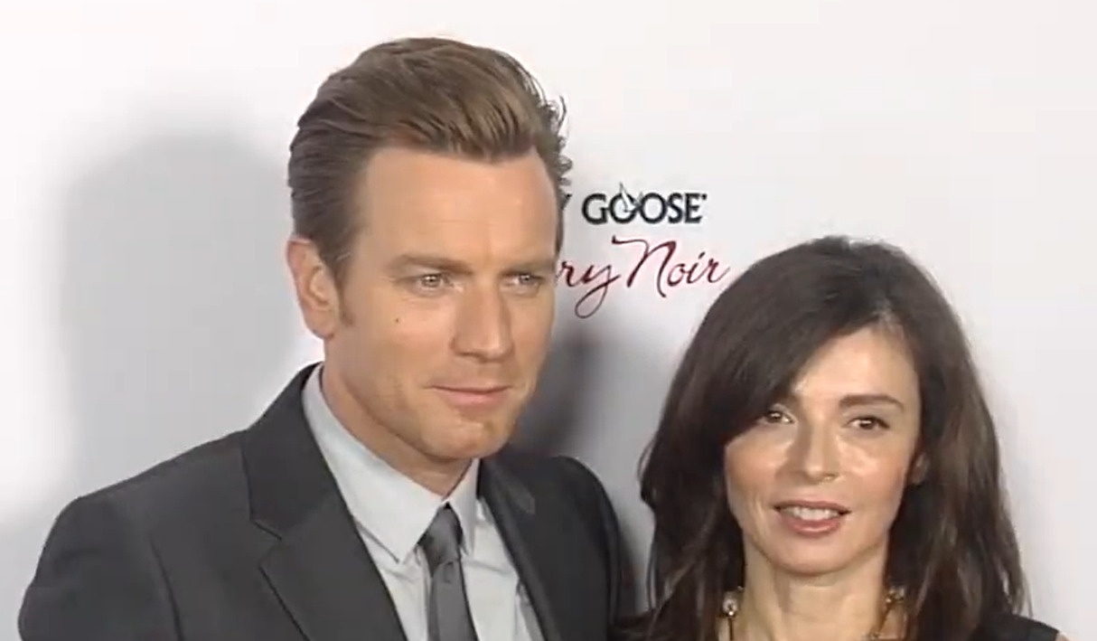 <p>O ator também tem quatro filhas de seu casamento com a designer de produção Eve Mavrakis, com quem foi casado entre 1995 e 2018. Na época da separação, surgiram especulações de que seu relacionamento com Mary Elizabeth Winstead teria começado enquanto ele ainda estava casado com a ex-esposa.</p>
