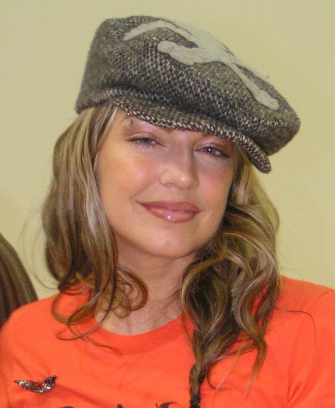 Na década de 1990, Fergie se juntou a Stefanie Ridel e Renee Sands para formar o grupo pop Wild Orchid. Elas lançaram dois álbuns, mas não fizeram sucesso. Em 2001, ela saiu do grupo, mas acabou se envolvendo com drogas e só conseguiu superar o vício em 2002.
