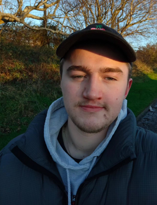 <p>Em 2024, dublou o curta de animação “Break a Circle”, dirigido por Kalia Firester, no papel de Boy Racer. A produção retrata a destruição de um antigo círculo de pedras em uma cidade irlandesa isolada e aborda temas como preservação ambiental e isolamento juvenil.</p>
