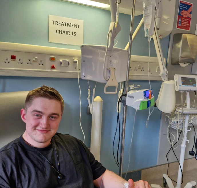 <p>“No último mês, tenho sentido bastante dor nas costas e no quadril. Minha equipe médica me internou recentemente para observação e realização de exames. Infelizmente, os exames mostraram que o câncer progrediu rapidamente no meu corpo e agora estou entrando nos estágios finais da minha vida”, explicou ele em comunicado no Instagram.</p>
