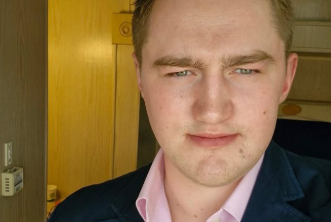 Finnian Garbutt revela que está em fase final da vida em decorrência do câncer