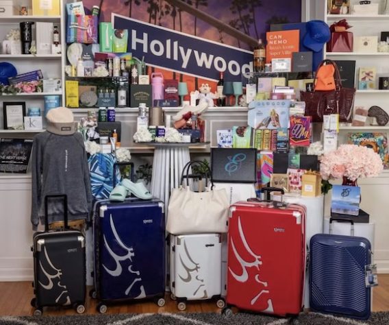 Foto oficial de produtos que integra a 'sacola de mimos' aos indicados ao Oscar - Instagram/Olivia Rakowski 