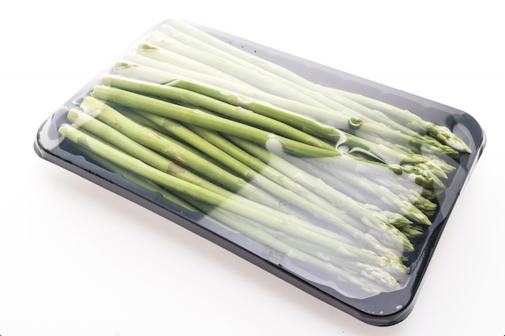 <p>Plástico filme: Problema semelhante ao do isopor, já que, apesar de poder ser reciclado, o alto custo do processo e a escassez de compradores reduzem muito a reciclagem desse item na prática.</p>
