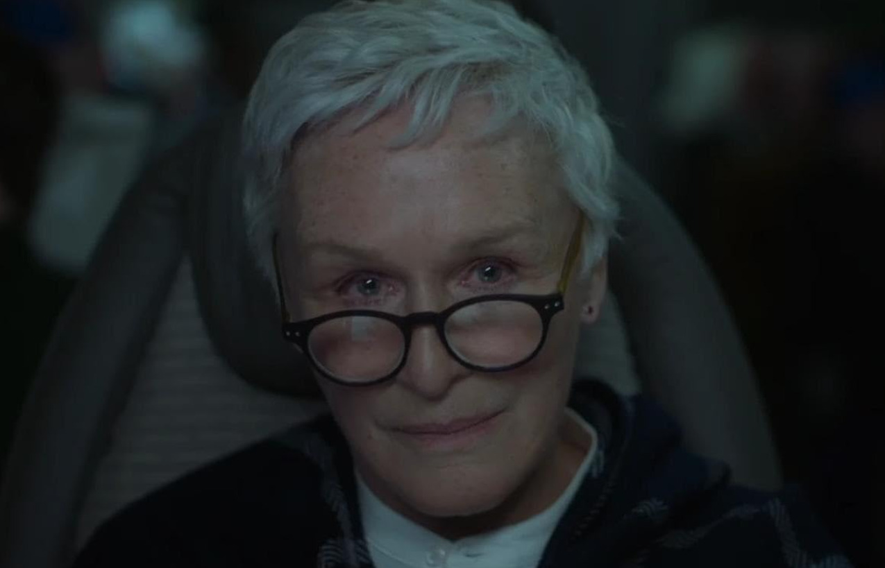 <p>Em 2019, Glenn Close foi indicada por “A Esposa”, pelo papel de Joan Castleman, uma escritora que não é reconhecida por seu trabalho e que vê o marido receber o crédito por suas obras enquanto precisa lidar com uma vida doméstica frustrante. Por essa atuação, conquistou o Globo de Ouro.</p>
