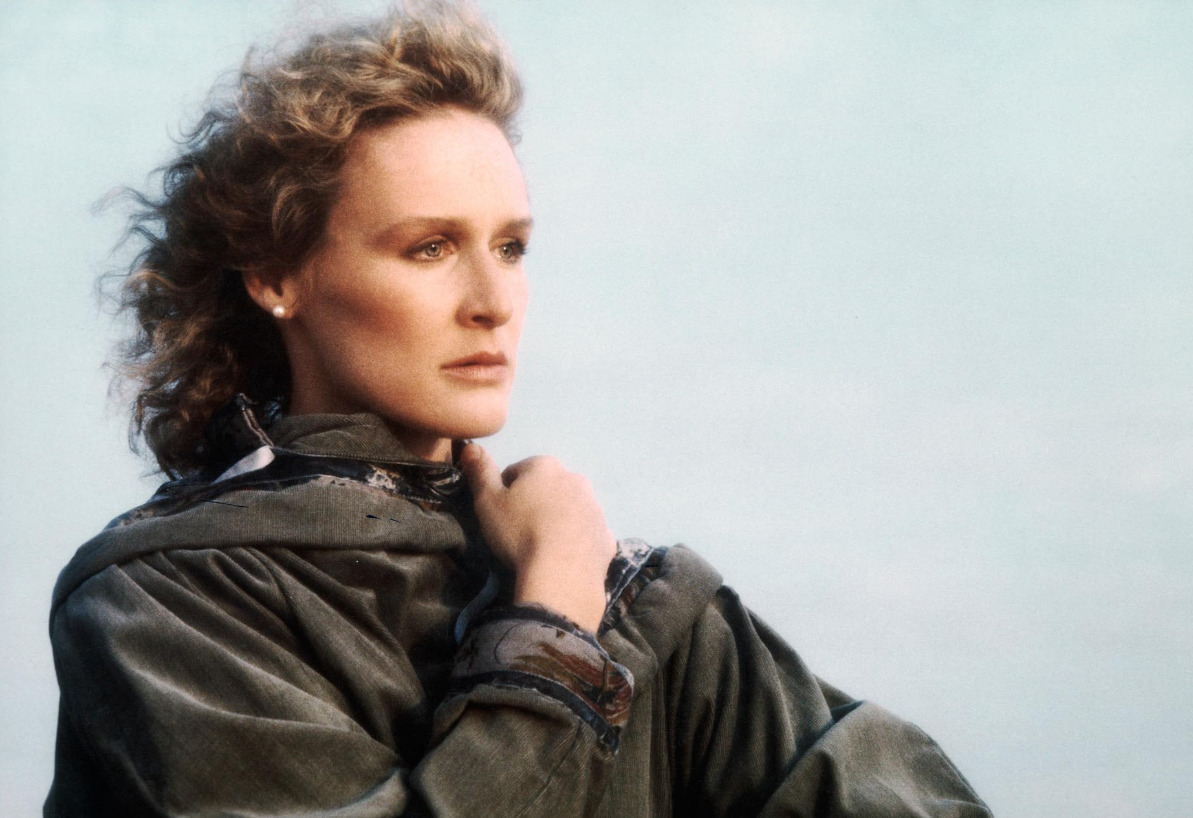 <p>Sua estreia no cinema ocorreu em 1982, quando o diretor George Roy Hill a escalou para â??O Mundo Segundo Garpâ?. A atuaÃ§Ã£o rendeu a Glenn Close uma indicaÃ§Ã£o ao Oscar de Melhor Atriz Coadjuvante, indicaÃ§Ã£o que se repetiu por â??O Reencontroâ? em 1984, â??Um Homem Fora de SÃ©rieâ? em 1985 e, dÃ©cadas depois, por â??Era Uma Vez um Sonhoâ?, em 2021.</p>
