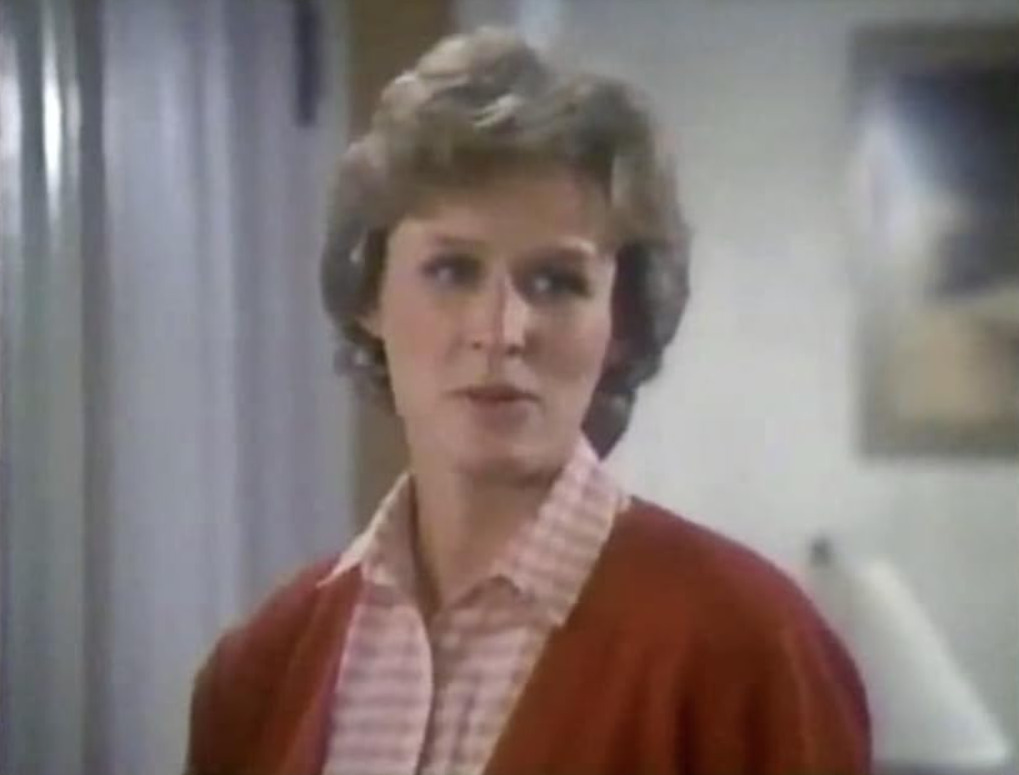 <p>Além do cinema, Close também se destacou na televisão. Em 1984, recebeu sua primeira indicação ao Emmy por “Paixão Doentia”. Em 1991, foi indicada duas vezes por “Sarah”, incluindo Melhor Atriz. Em 1993, voltou a ser indicada por “O Desafio de Uma Vida”.</p>
