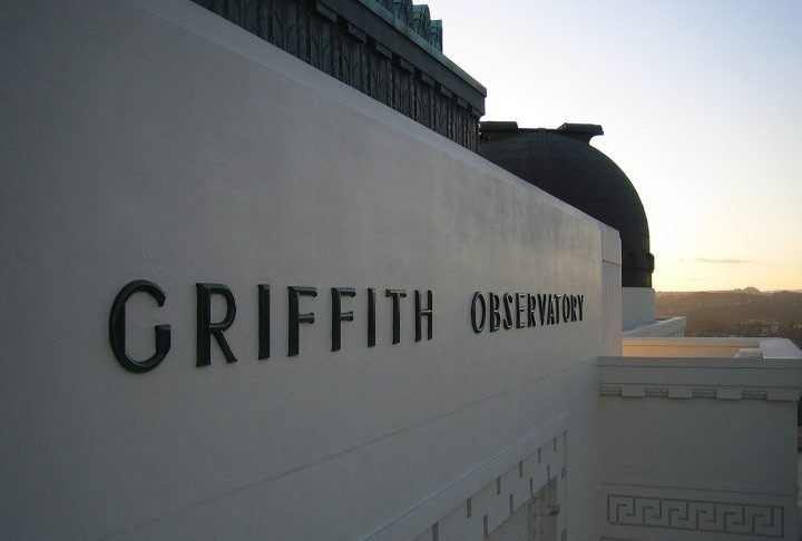 <p>O observatório abriga ainda o Samuel Oschin Planetarium, considerado um dos melhores do mundo, no qual projetores de última geração transportam o público em viagens imersivas.</p>
