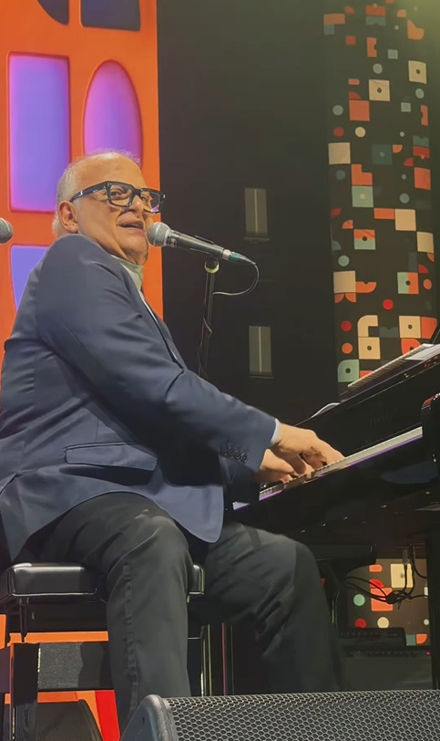 Ele também recebeu vários reconhecimentos: foi eleito um dos 100 maiores artistas brasileiros pela Rolling Stone Brasil, que também destacou sua música 