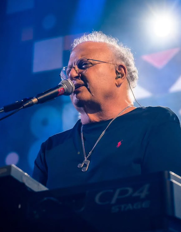 Nascido no dia 28 de julho de 1953, em São Paulo, ele é reconhecido como um dos grandes cantores e hitmakers da música nacional. Ao longo da sua carreira, ele conseguiu emplacar diversos sucessos, tanto em sua voz quanto na voz de grandes artistas, além de receber vários reconhecimentos importantes. 
