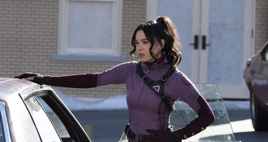 <p>Entre 2019 e 2021, interpretou a poeta Emily Dickinson na série “Dickinson”. Em 2021, assumiu o papel de Kate Bishop na série do Universo Cinematográfico Marvel “Gavião Arqueiro”, na qual interpreta uma arqueira habilidosa que se torna a super-heroína Gaviã Arqueira. Depois, reprisou o papel em “As Marvels”.</p>
