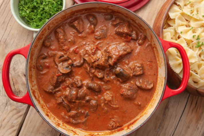 Goulash, prato típico da Hungria - Wikimedia Commons/Valeva1010