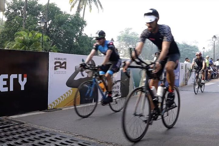 <p>Diferentemente do triatlo olímpico, o Ironman 70.3 proíbe o vácuo no ciclismo, o que significa que o atleta deve manter uma distância regulamentar dos outros competidores.</p>
