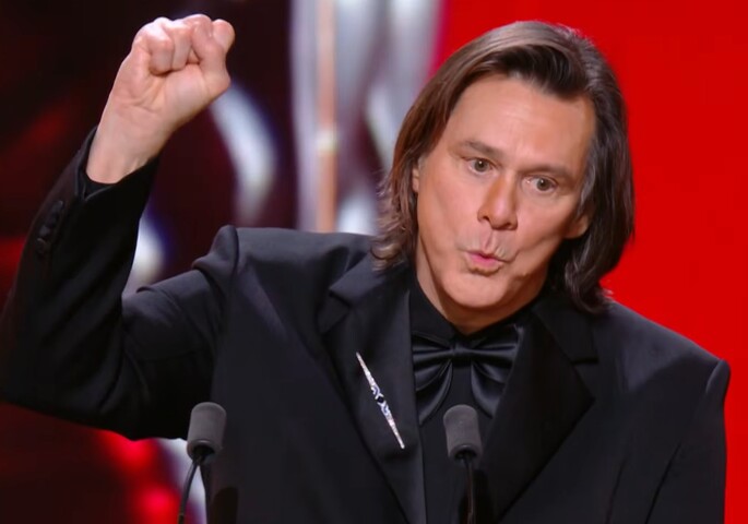 <p>Foi com quem trabalhou no filme “Brilho Eterno de uma Mente Sem Lembranças”. Durante o bem-humorado discurso, Carrey mencionou a própria ancestralidade e afirmou que um antepassado nasceu em Saint-Malo há cerca de três séculos.</p>
