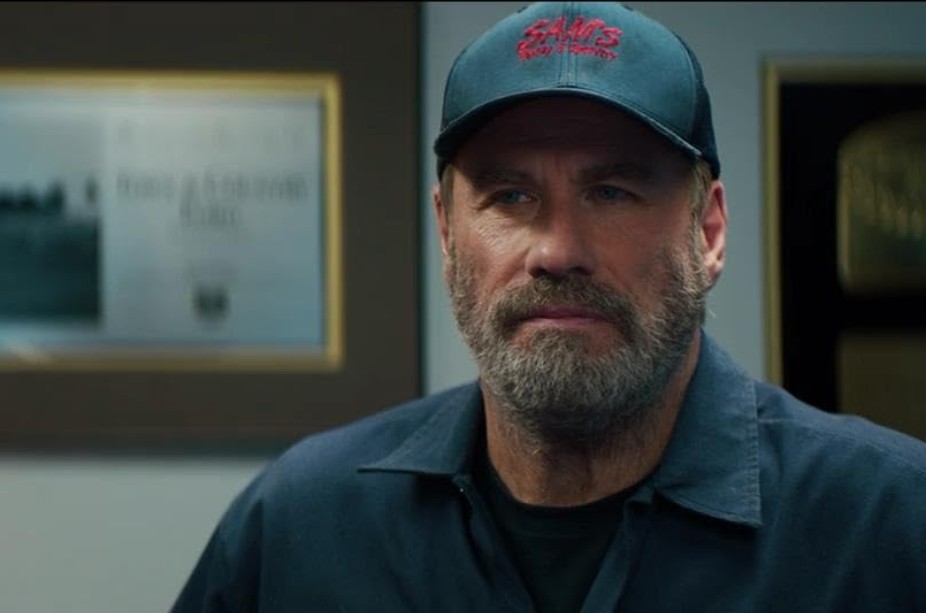 <p>John Travolta – 2020: recebeu o prêmio por “Fanático” e “Trading Paint”. O primeiro, dirigido por Fred Durst, traz Travolta como Moose, um fã obsessivo que persegue um astro de cinema em Los Angeles. Já o segundo, dirigido por Karzan Kader, acompanha a relação entre um piloto veterano e seu filho no universo das corridas automobilísticas.</p>
