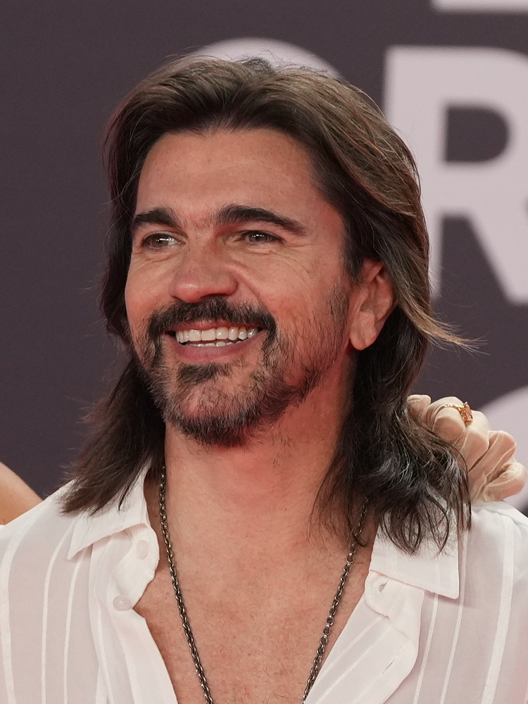 <p>Juanes – O colombiano é outro dos poucos artistas latinos a conquistar espaço relevante no Brasil. Um dos grandes nomes da música latina, realizou parcerias com artistas brasileiros como Paula Fernandes em “Hoy Me Voy”, no DVD “Unplugged”, e com Ivete Sangalo. Também alcançou destaque com “Para Tu Amor”, tema do casal Telma e Jorge na novela “Páginas da Vida”.</p>
