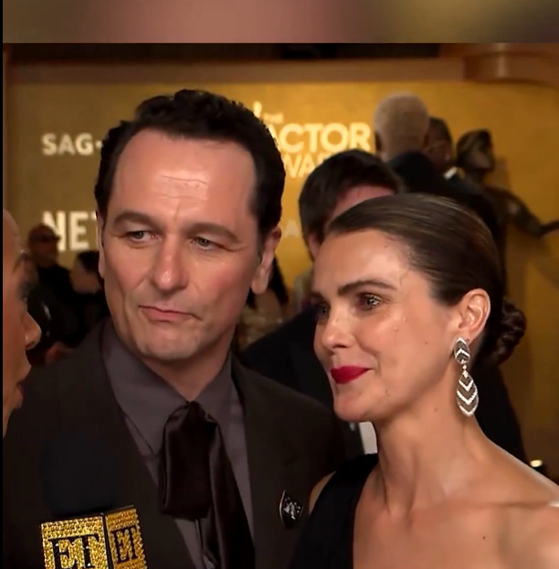 Quem comemorou muito sua vitória foi o marido, Matthew Rhys, seu companheiro desde 2013 e pai de seu filho, nascido em 2016. O ator também havia sido indicado ao prêmio na categoria de Melhor Ator em Minissérie ou Filme para TV e os dois compareceram juntos na cerimônia. Keri também tem outros dois filhos, frutos de seu relacionamento com o ex-marido Shane Deary.
