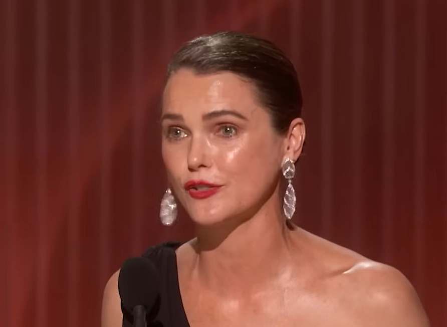 Inclusive, por sua atuação na terceira temporada de “A Diplomata”, ela ganhou o prêmio de Melhor Atriz em Série de Drama no Actors Awards 2026, antigo SAG Awards, no dia 1º de março. Keri já havia sido indicada nos dois anos anteriores pelo mesmo papel, mas não tinha vencido.
