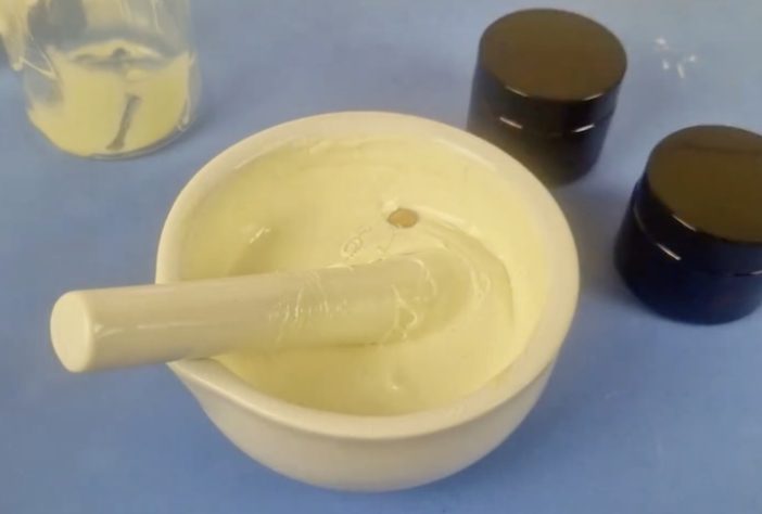 Lanolina é extraída da lã da ovelha e usada para produção de cosméticos - Reprodução