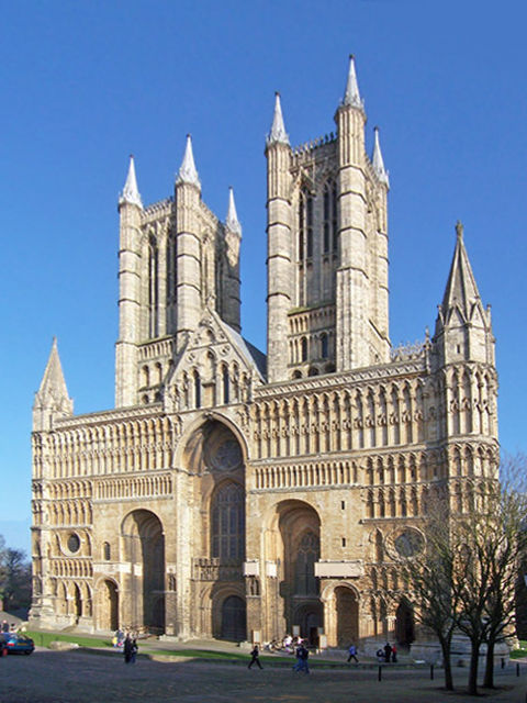 <p>Catedral de Lincoln (Inglaterra): Durante o período medieval, foi considerada o edifício mais alto do mundo, superando inclusive as pirâmides do Egito. Hoje, suas torres de 83 metros ainda impressionam pela elegância e pela história.</p>
