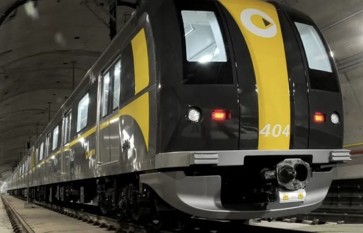 Para mitigar os problemas de mobilidade decorrentes dessa concentração, está em desenvolvimento a extensão da Linha 4-Amarela do Metrô, incluindo uma nova estação integrada a um terminal de ônibus que atenderá municípios vizinhos. 