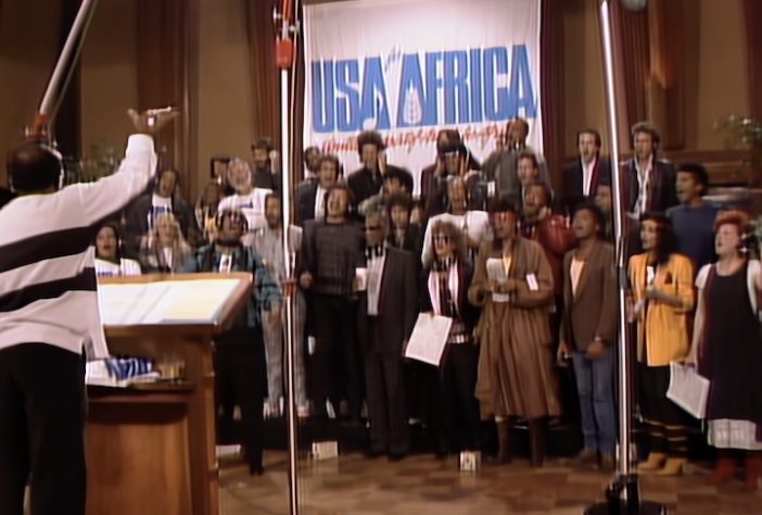 Lionel Richie e outros artistas gravaram a música 