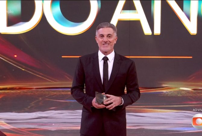 Luciano Huck comete gafe durante apresentação do “Melhores do Ano”