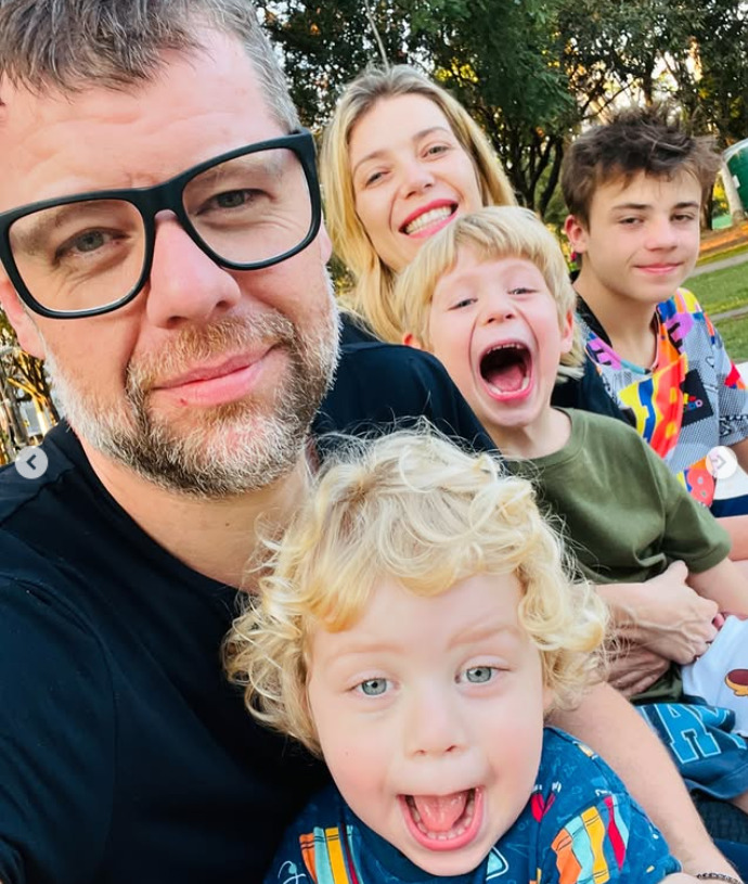 <p>Luiza é casada desde 2018 com o diretor de televisão Cris Gomes. O relacionamento entre os dois começou em maio de 2017, quando a cantora participou do quadro “Show dos Famosos”, exibido no programa “Domingão do Faustão” e dirigido por ele. Em 2019 nasceu o primeiro filho do casal, Lucca. Em 2021 nasceu o segundo filho, Matteo.</p>
