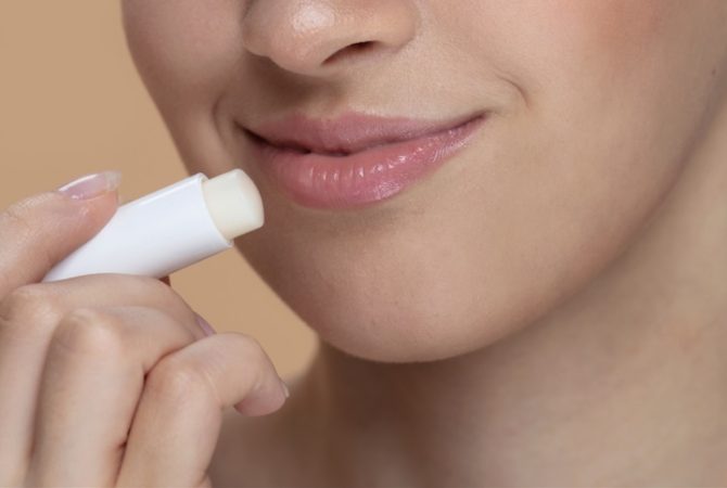 ‘Escudo invisível’ contra o ressecamento: conheça os benefícios da manteiga de cacau para a pele